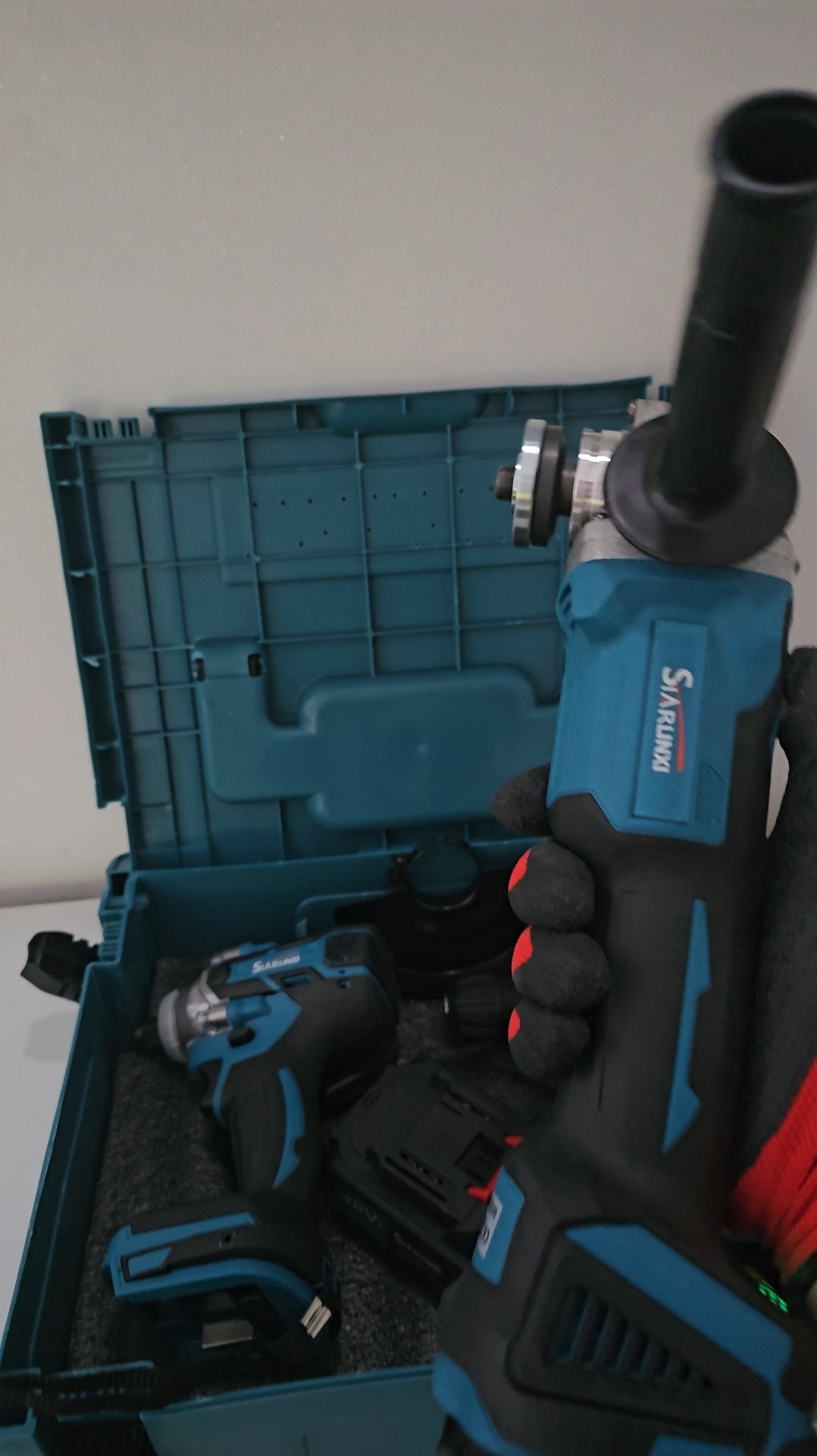 Kit valigia 3in1 Trapano avvitatore + Flex smerigliatrice + avvitatore ad impulsi.