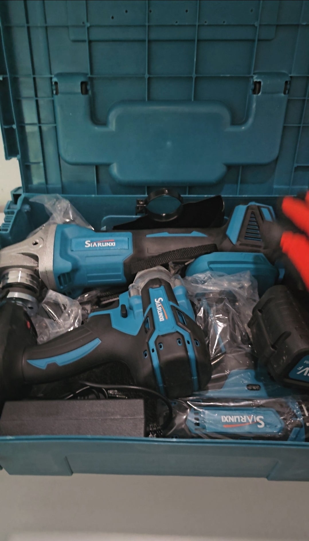 Kit valigia 3in1 Trapano avvitatore + Flex smerigliatrice + avvitatore ad impulsi.